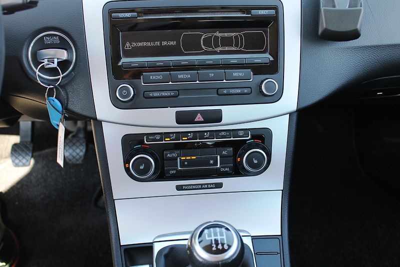 Volkswagen Passat (2011) 1.4TSI KLIMA EL.OKNA TAŽNÉ - fotka 17 z 23