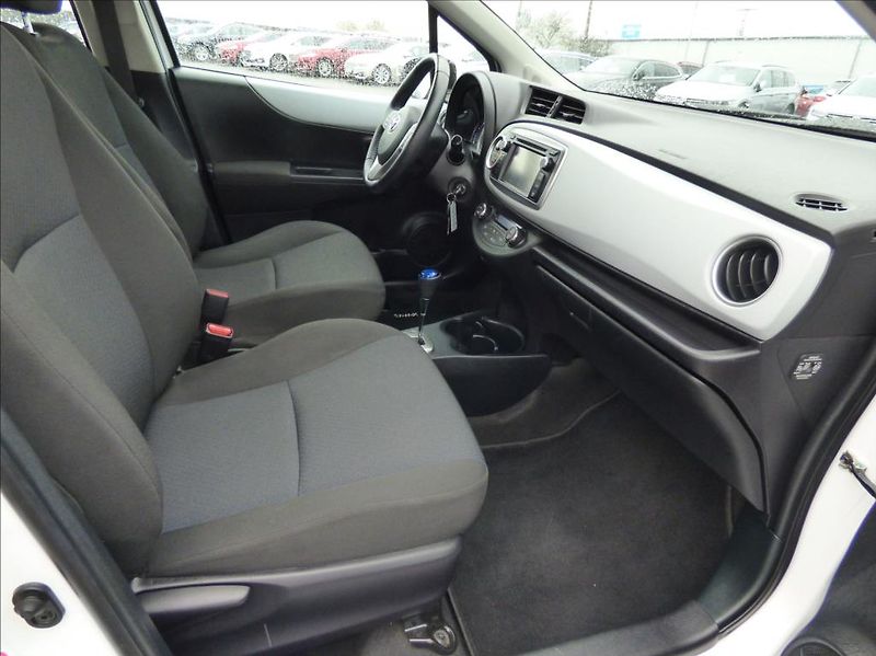Toyota Yaris 1,5 Hybrid, Digi Klima, servis - fotka 47 z 60