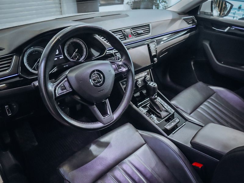 Škoda Superb 2.0 TDI DSG 140kW 4x4 L&K - fotka 9 z 25