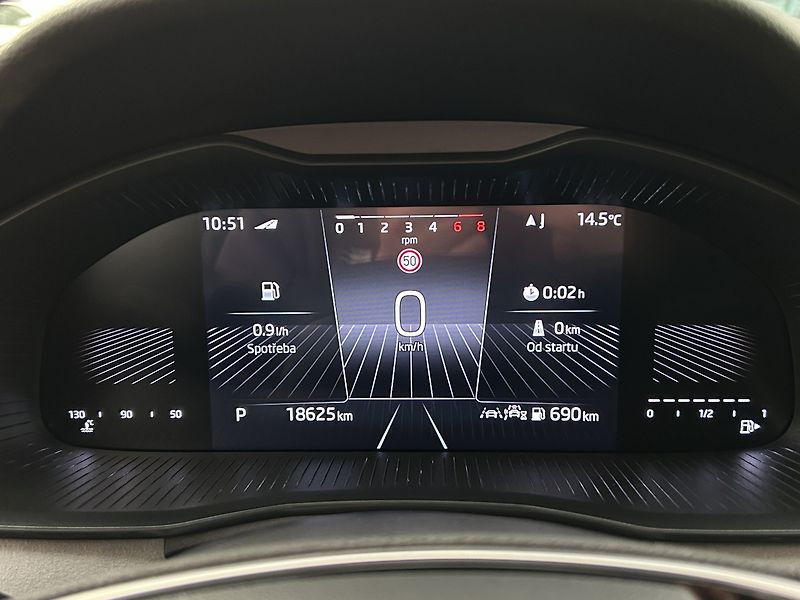 Škoda Kamiq 1.5 TS Top selection - fotka 7 z 28