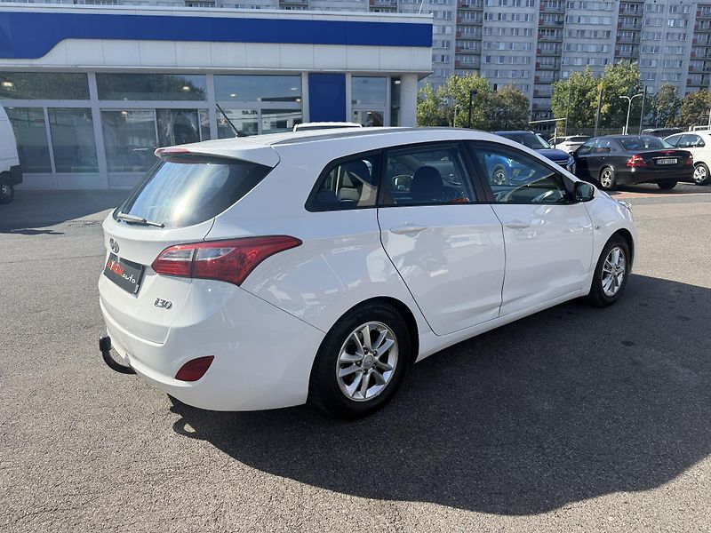 Hyundai i30 1.6 - fotka 6 z 23