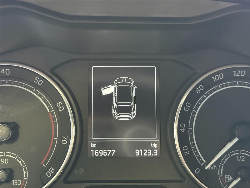 Škoda Scala 1,0   TSI 85kW,SERVISKA,ČR,2.M - fotka 12 z 24