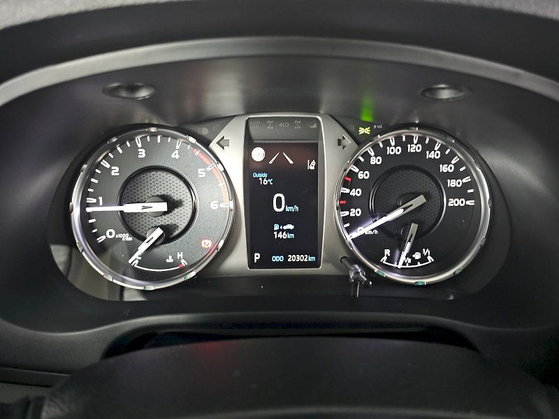 Toyota Hilux (2025) 2.8 D-4D 204k 6AT EXECUTIVE TA - fotka 9 z 32