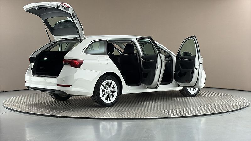Škoda Octavia 2.0 TDI DSG Style Combi - fotka 6 z 23