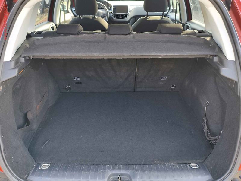 Peugeot 2008 (2015) 1.2PT, Style, navi - fotka 8 z 17