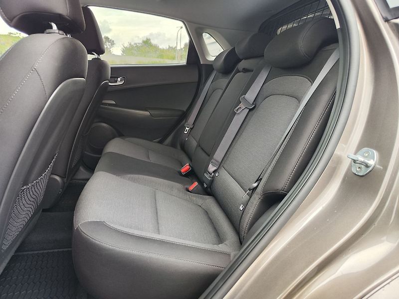 Hyundai Kona EV/64kWh Czech Edition AT - fotka 12 z 35