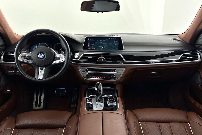 BMW Řada 7 750xiL - fotka 15 z 27