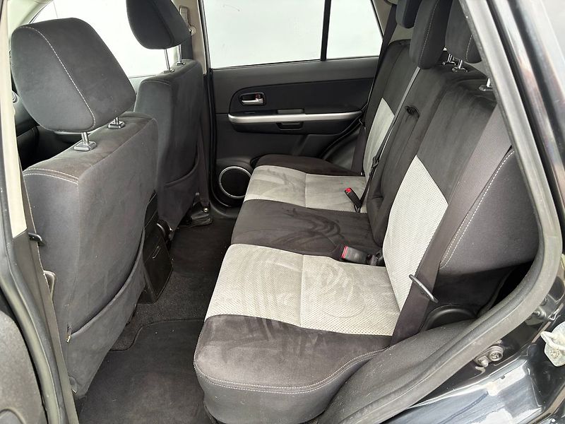Suzuki Grand Vitara 1.9DDiS, 95kW, Tažné, 4x4 - fotka 7 z 20