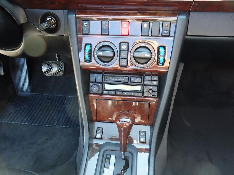Mercedes-Benz 124 E320 CABRIO 162 kW - fotka 17 z 23