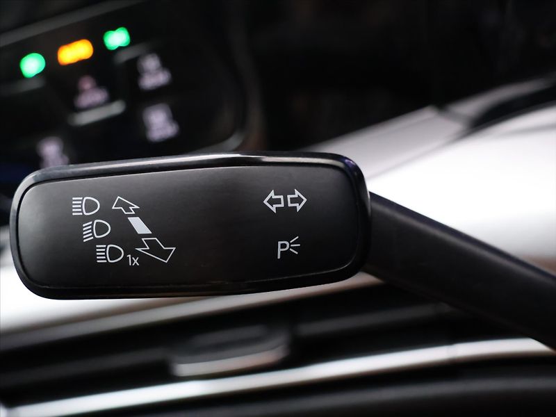 Volkswagen Golf 1,0 TSI 81kW Life M6 - fotka 18 z 33