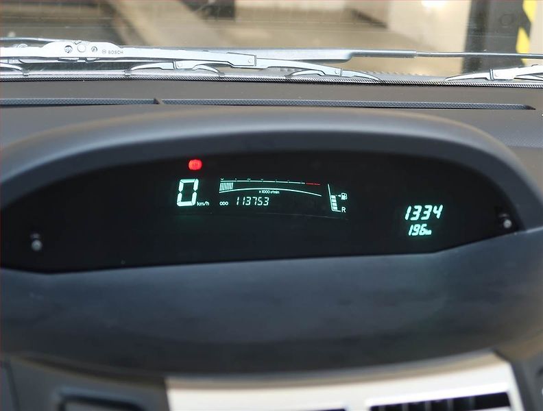 Toyota Yaris (2008) 1.0 VVT-i - fotka 11 z 14