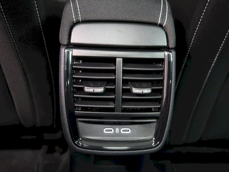 Škoda Kamiq (2026) MONTE CARLO 1.5TSI 110KW DSG P - fotka 37 z 38