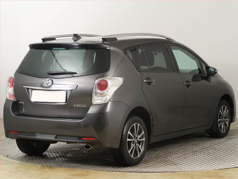Toyota Verso (2013) 2.0 D-4D, 7 míst - fotka 5 z 18