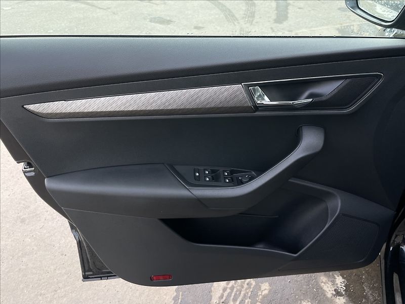 Škoda Karoq 2,0 TDI DSG Style Plus NAVI - fotka 15 z 25