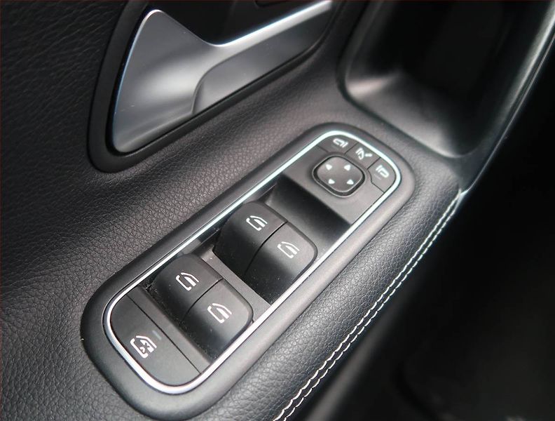 Mercedes-Benz CLA (2020) 180 - fotka 14 z 15
