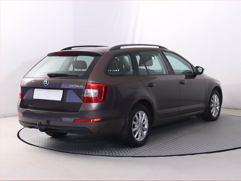 Škoda Octavia (2016) Ambition 1.6 TDI, Serv.kniha - fotka 5 z 19
