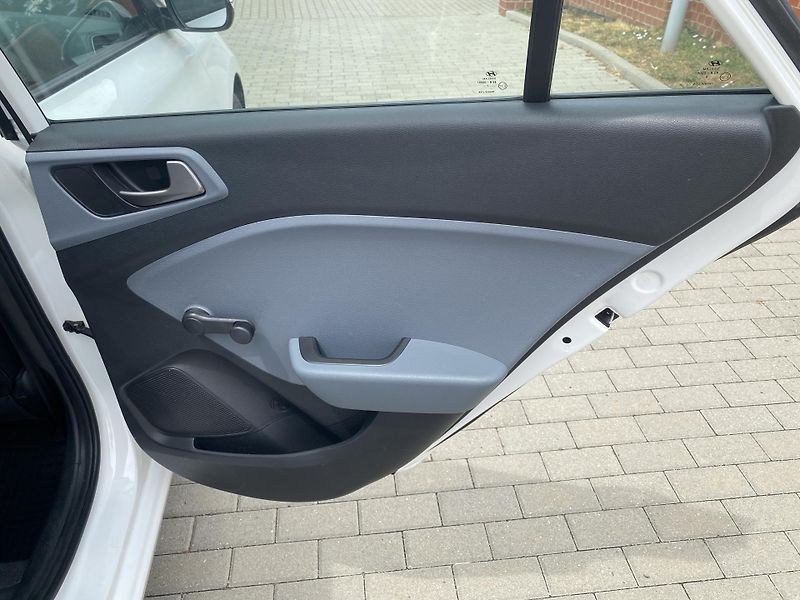 Hyundai i20 1.2i SELECT,NAJ.76TIS.KM!! - fotka 23 z 32