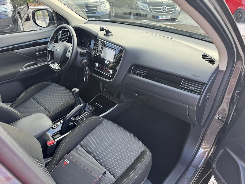 Mitsubishi Outlander (2021) 2.0i,MIVEC(110KW) DPH - fotka 28 z 40
