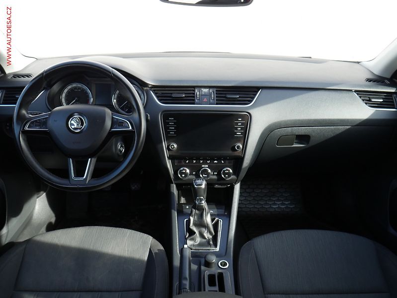Škoda Octavia (2017) 1.6 TDi, ČR, Style, LED - fotka 8 z 19