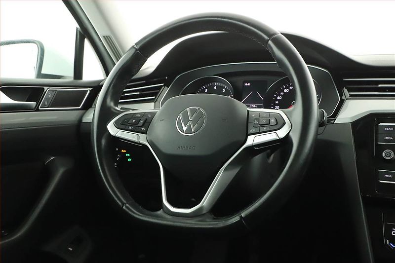 Volkswagen Passat (2021) 1.5 TSI, ČR,1.maj, Tempomat - fotka 16 z 19