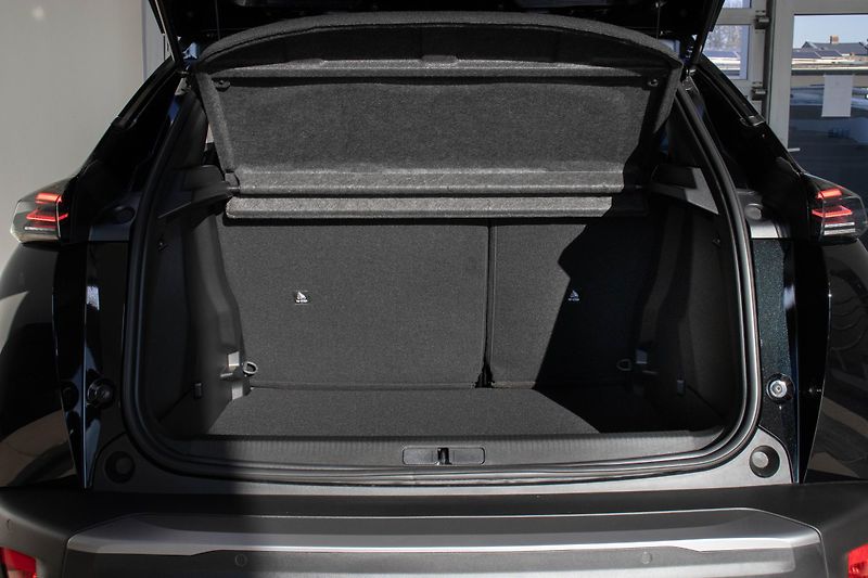 Peugeot 2008 ALLURE PureTech 100 MAN6 - fotka 7 z 16