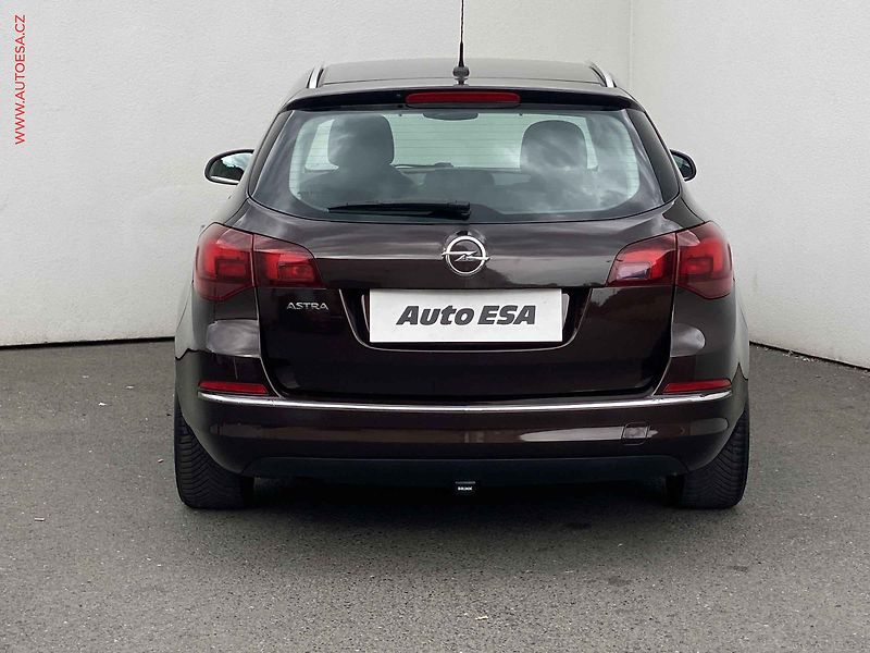 Opel Astra (2013) 1.6i, Innovation, temp. - fotka 5 z 15