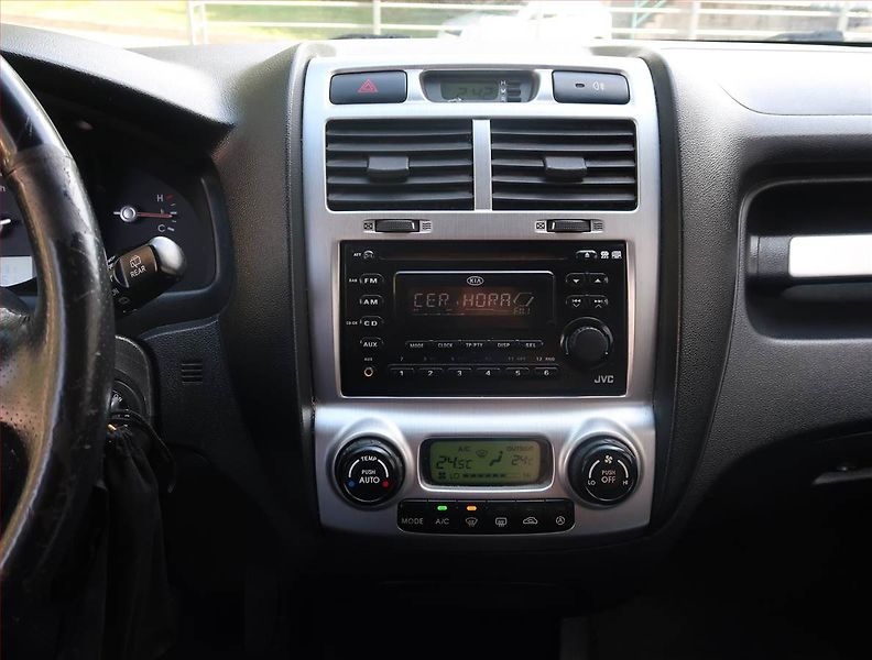 Kia Sportage (2007) 2.0 16V, LPG, 4X4, Tempomat - fotka 12 z 17