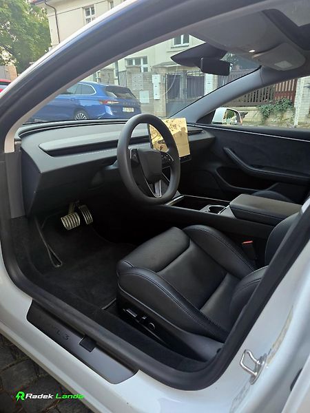 Tesla Model 3 (2024) Highland | HW4 | AMD Ryzen - fotka 10 z 12