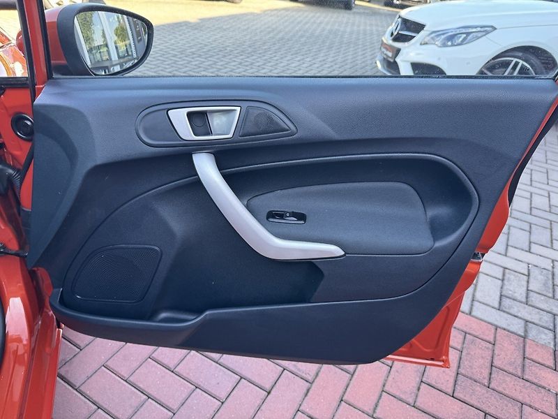 Ford Fiesta (2011) 1.6i Titanium Digi Klima WP - fotka 17 z 50