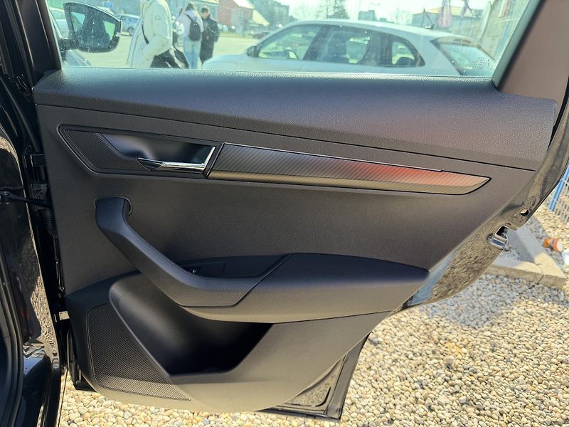 Škoda Karoq 2,0 TSi/140kW 4x4 DSG Sportlin - fotka 62 z 94