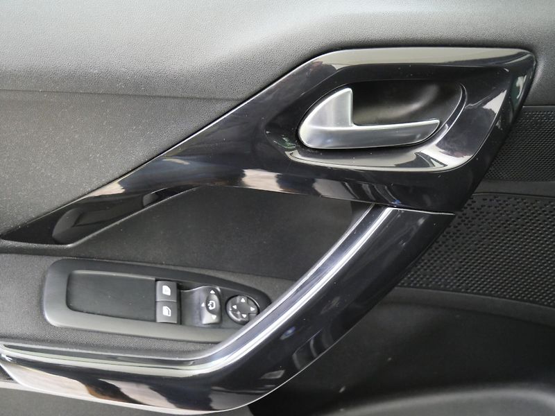 Peugeot 208 - fotka 12 z 23