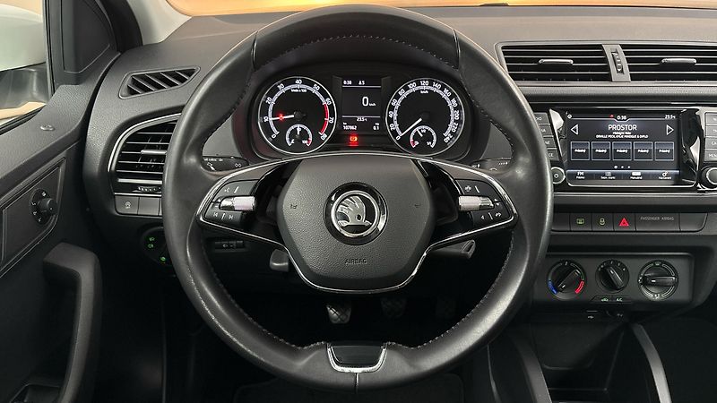 Škoda Fabia 1.0 TSI Ambition Combi - fotka 9 z 25