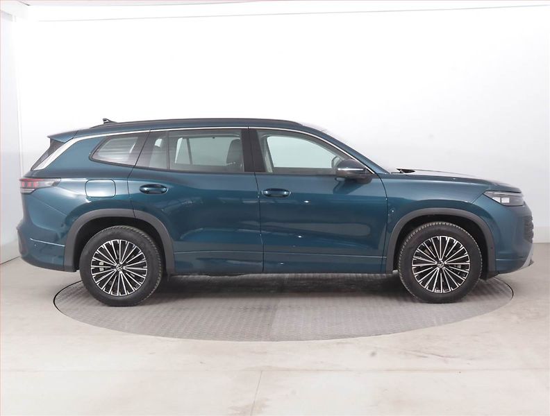 Volkswagen Tayron (2025) 1.5 eTSI - fotka 6 z 25