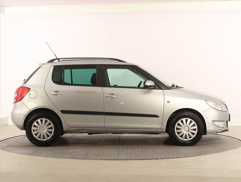 Škoda Fabia (2010) 1.2 TSI, Serv.kniha, nová STK - fotka 6 z 15