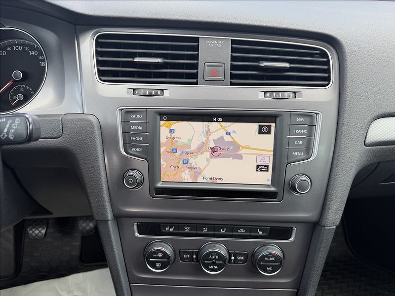 Volkswagen Golf Variant VII 1.6 TDI Lounge - fotka 10 z 16