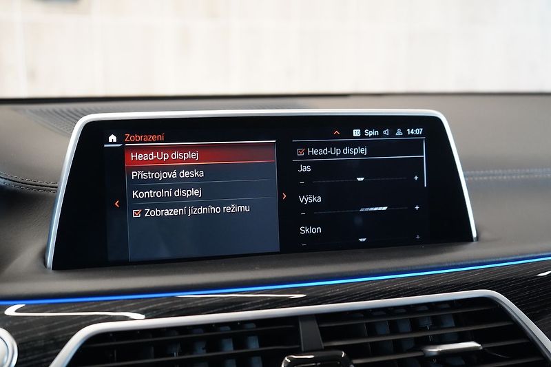 BMW Řada 7 740d xDrive, Nezávislé,HUD,PPF - fotka 28 z 47