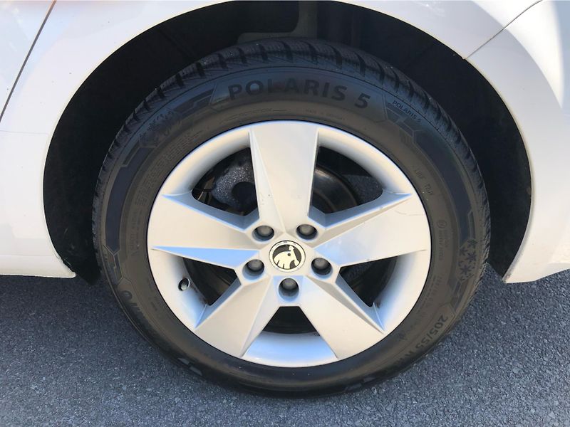 Škoda Octavia Combi 1.6 TDi Ambition - fotka 14 z 26