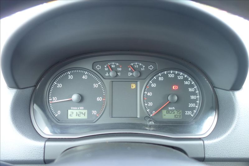 Volkswagen Polo 1,2 i, ČR, SERV.KN., COMFORT. - fotka 23 z 33