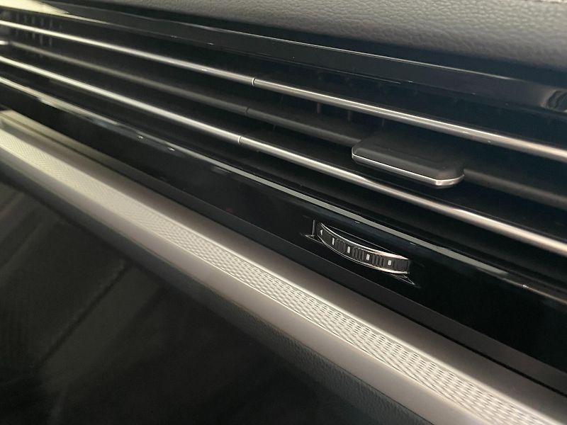 Volkswagen Touareg (2020) 3.0 TDI V6 170kW 4Motion - fotka 29 z 30