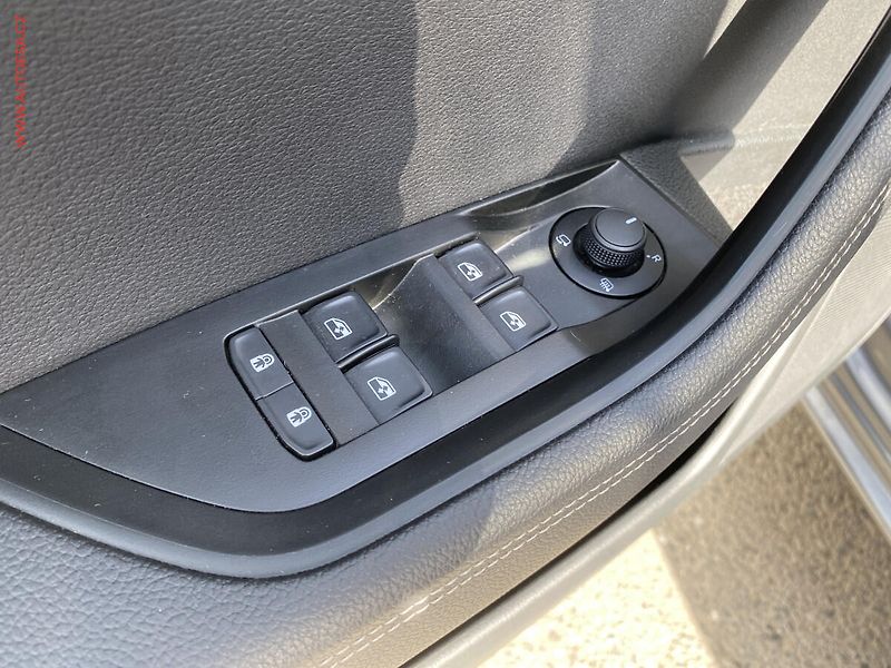 Škoda Superb (2022) 2.0 TDi, Style, DSG, LED - fotka 13 z 19