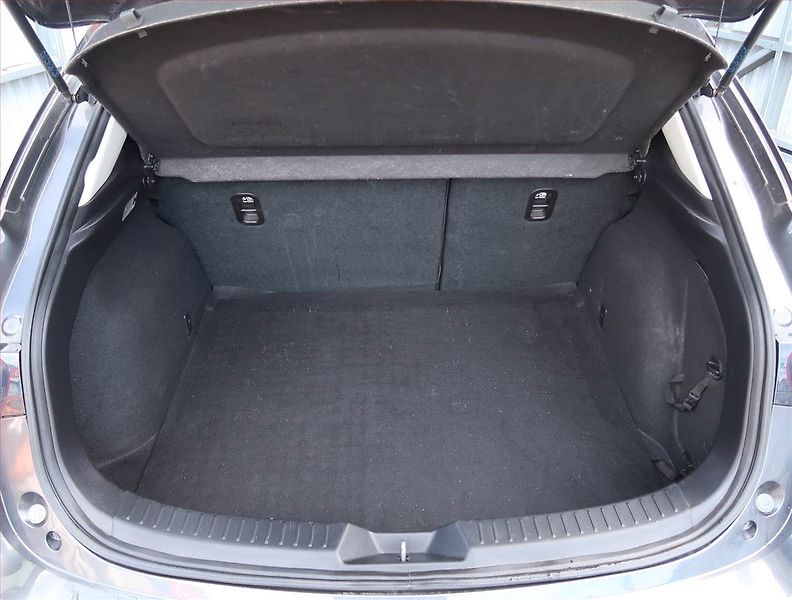 Mazda 3 (2018) 2.0 Skyactiv-G, Serv.kniha - fotka 13 z 15
