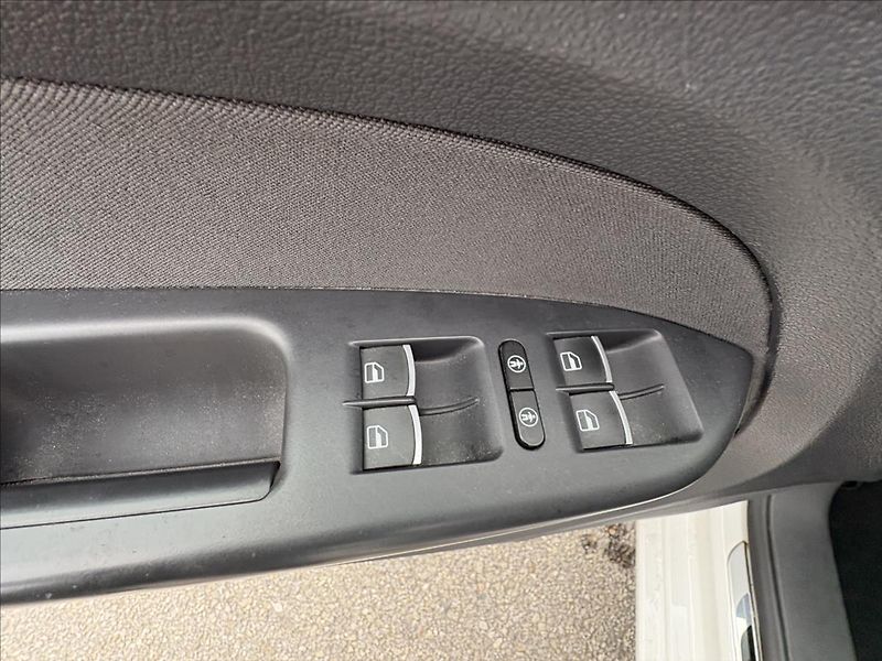 Volkswagen Touran 2,0 TDi 103kW Xen,Pano,Nez.top - fotka 4 z 42