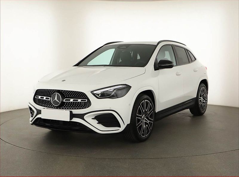 Mercedes-Benz GLA (2025) 180, AMG Line, Navigace - fotka 2 z 25
