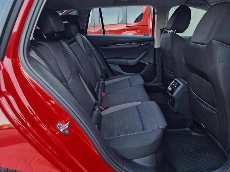 Škoda Octavia 2.0TDI DSG Ambition,ČR,1.Maj. - fotka 15 z 50