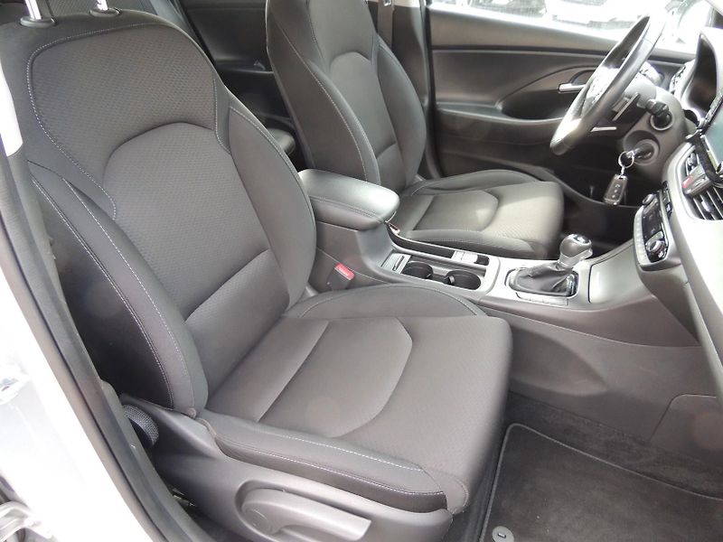 Hyundai i30 (2019) Combi 1.6CRDi,100kw,automat,ČR - fotka 37 z 49