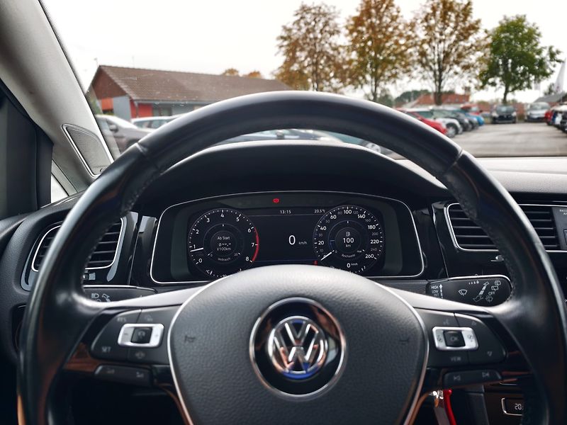 Volkswagen Golf (2019) 1,5 TSI 110 KW Highline - fotka 31 z 33