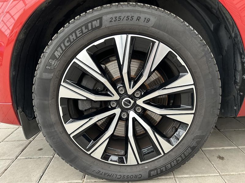 Volvo XC60 2.0  B5 4x4 Plus - fotka 10 z 27