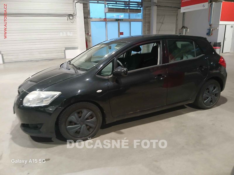 Toyota Auris (2008) 1.6 VVTI - fotka 1 z 3