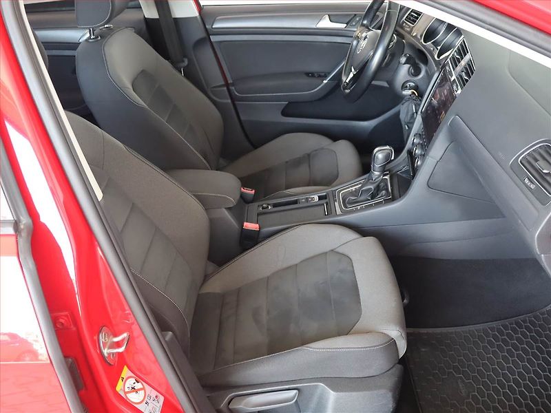 Volkswagen Golf (2018) R-Line 1.6 TDI, Automat, Kůže - fotka 9 z 22