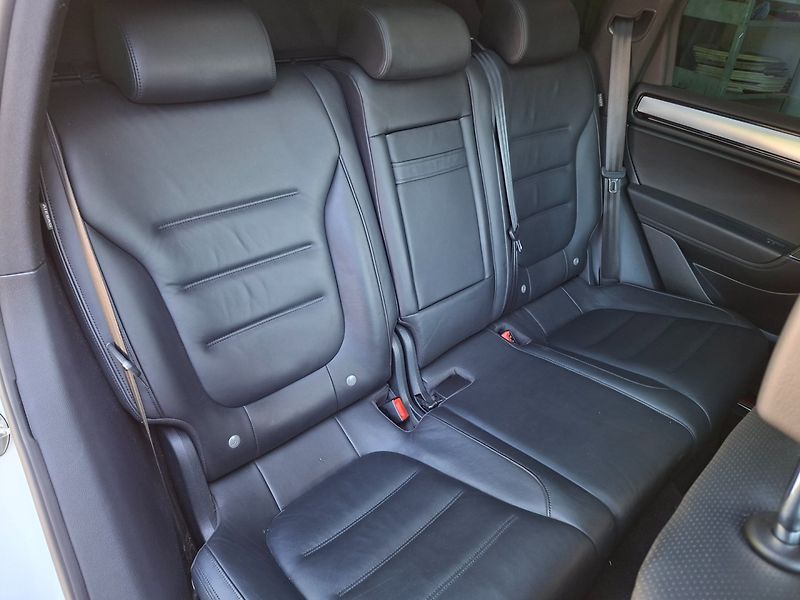 Volkswagen Touareg (2015) 4.2TDI 250kW R-LINE -ČR - fotka 28 z 48